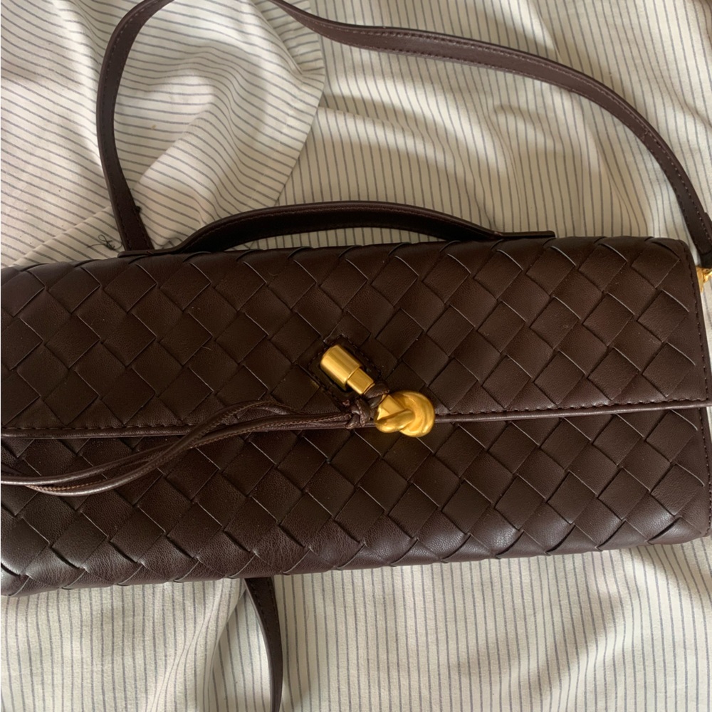 Amazon Brown Shoulder Bag with Gold Accent